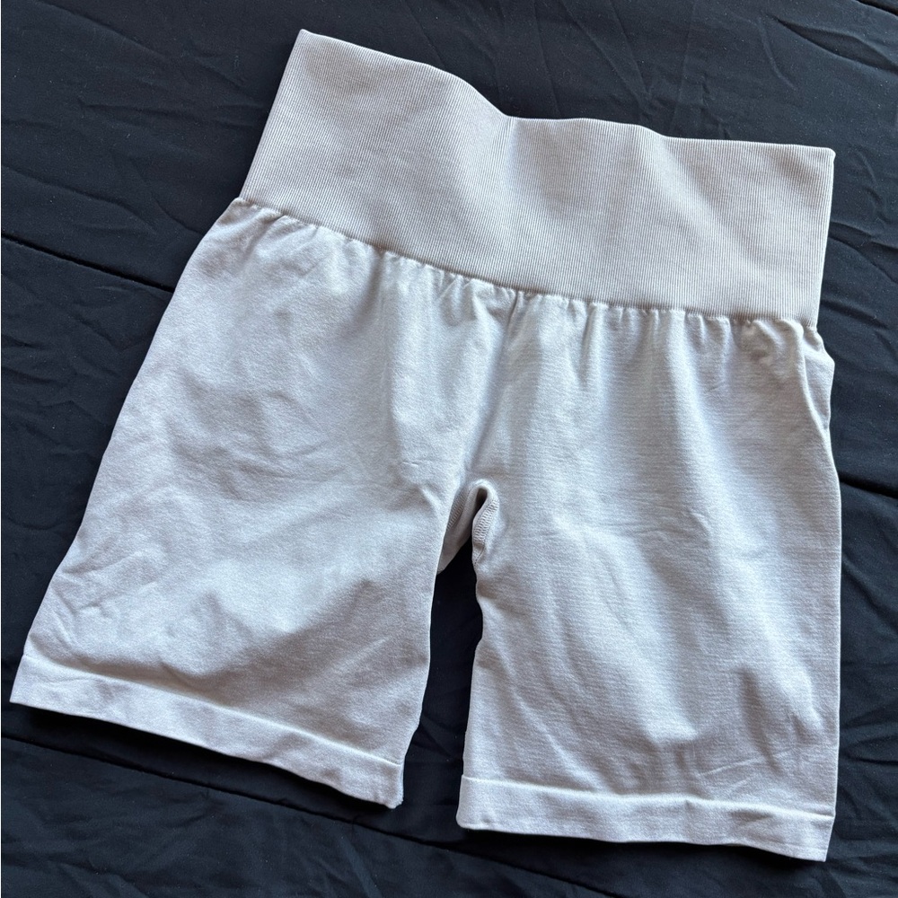 NVGTN Solid Seamless Shorts High Waisted Beige Tan Size S - Picture 7 of 7